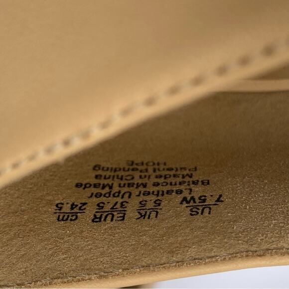 Naturalizer 7.5 Heels Wide Pumps 7.5W Nude Classic Leather Neutral Minimalist - Picture 8 of 11